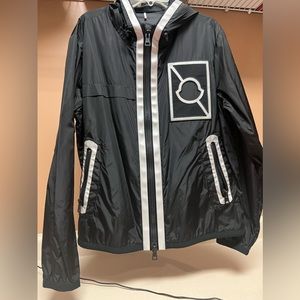 Men’s Moncler reflective windbreaker size 5 black
